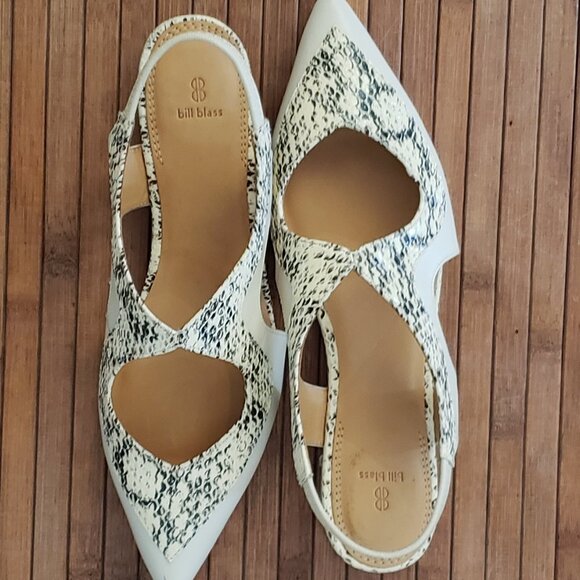 Sandals by Bill Blass. US 7. Flats - Picture 1 of 5